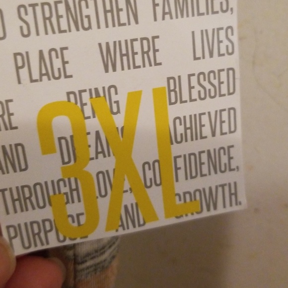 LulaRoe Classic T - Picture 3 of 3